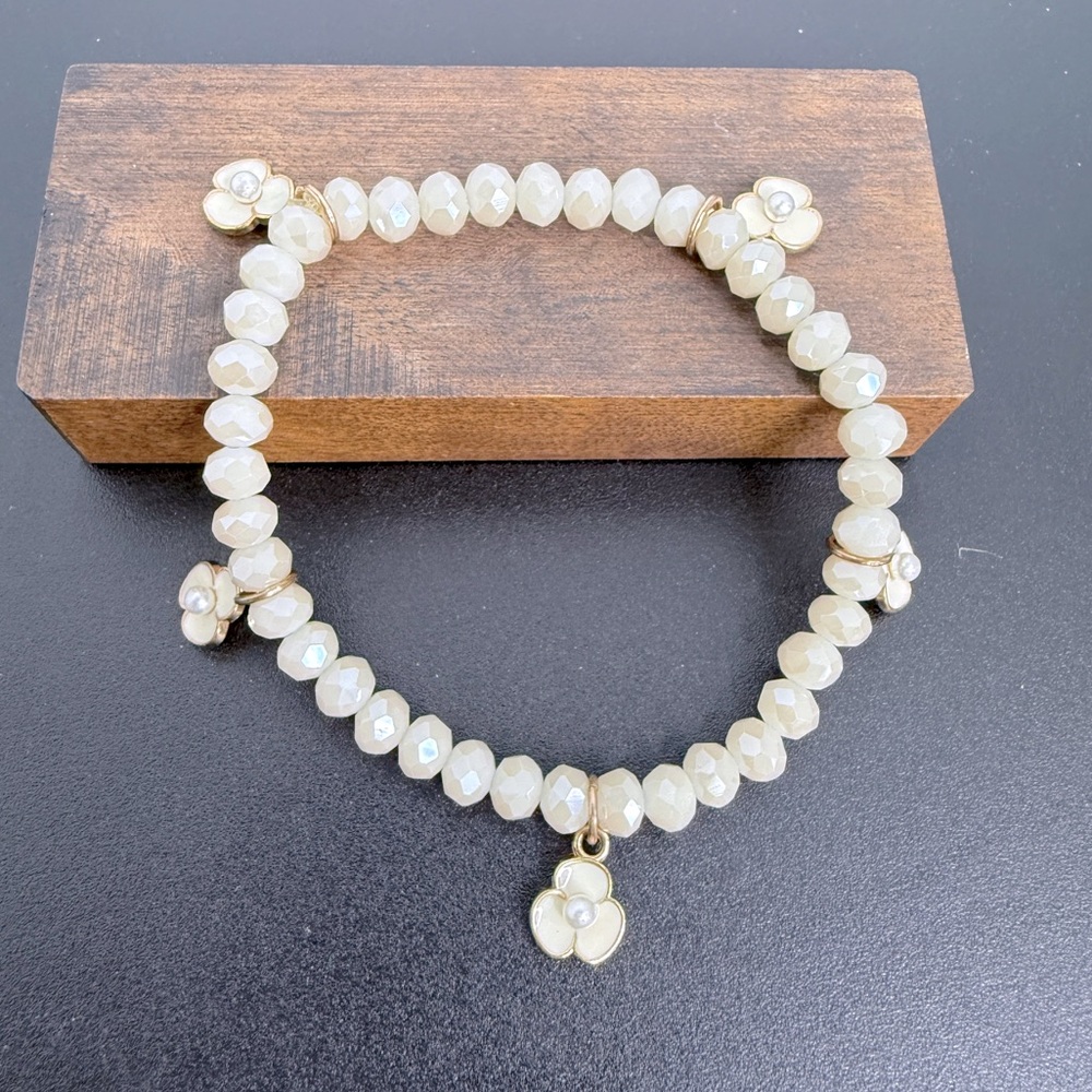 🚨3 for $15🚨 - Glass Bead Stretch Bracelet with Charms
